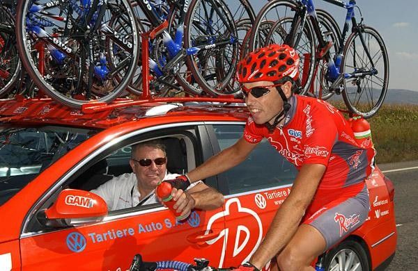 Jorge Garc&iacute;a (Relax-GAM) gets a bottle from the team car to help fuel his breakaway efforts