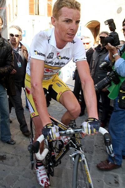 A scuffed Riccardo Ricc&ograve; (Saunier Duval-Scott) finishes.