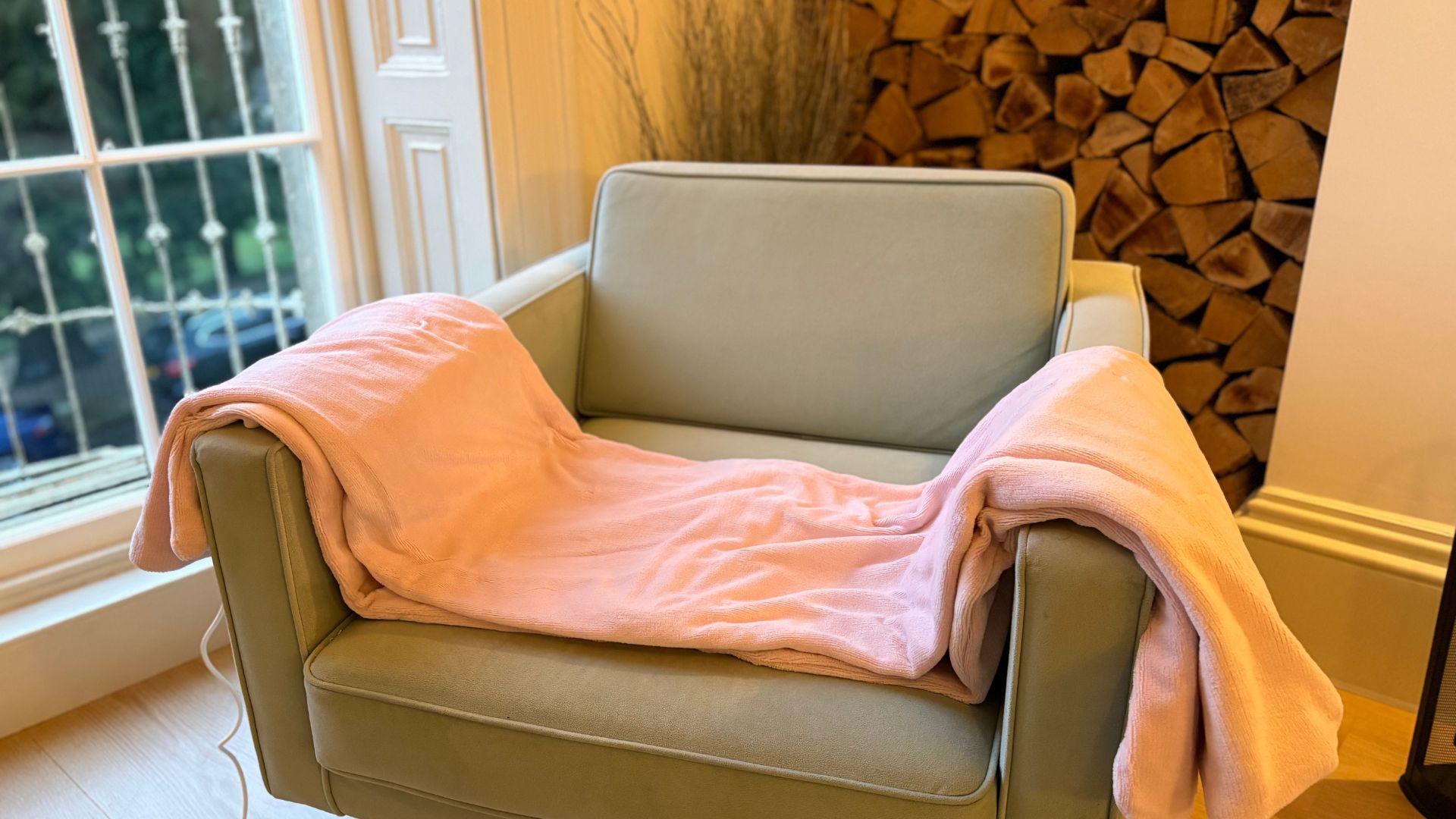 Dreamland Snuggle Up Heated Throw being tested in my home