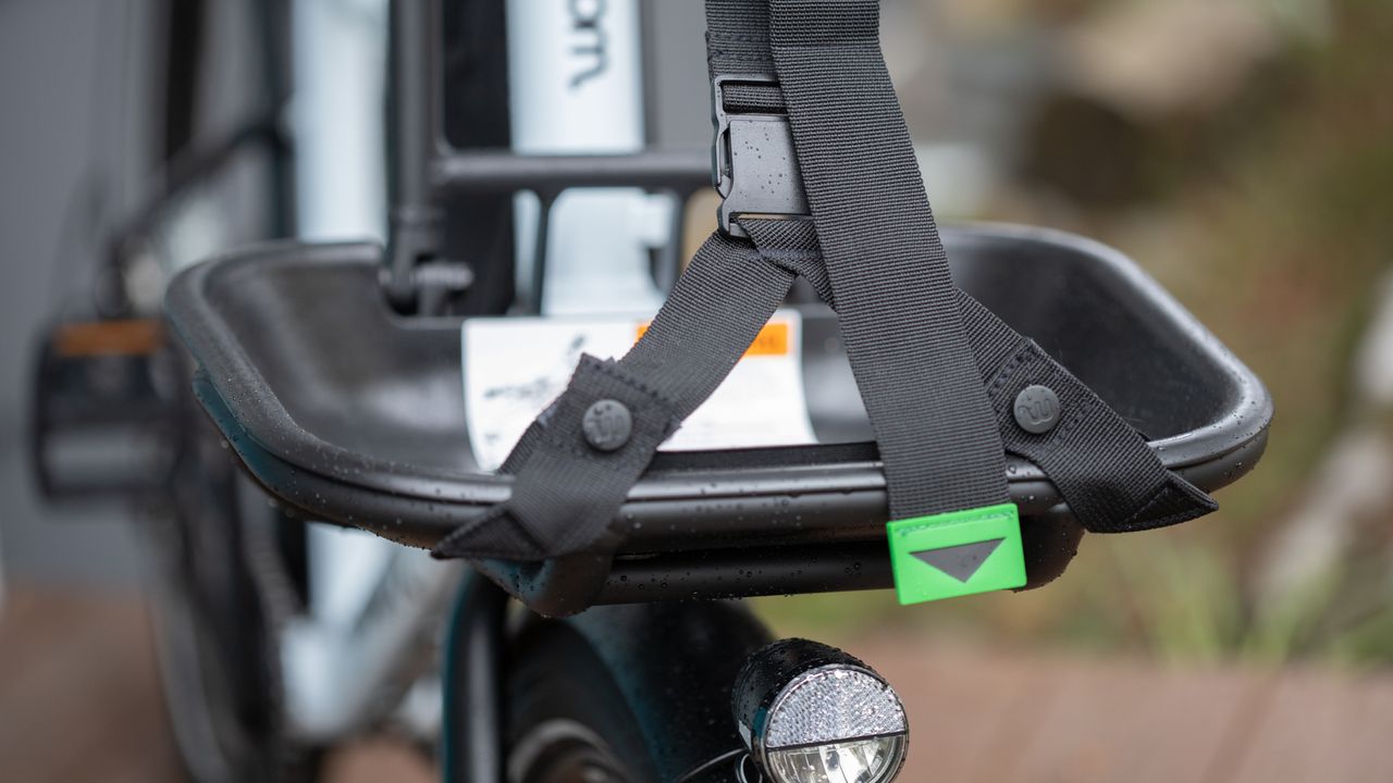 Woom Now 6 Kids Bike front basket strap detail