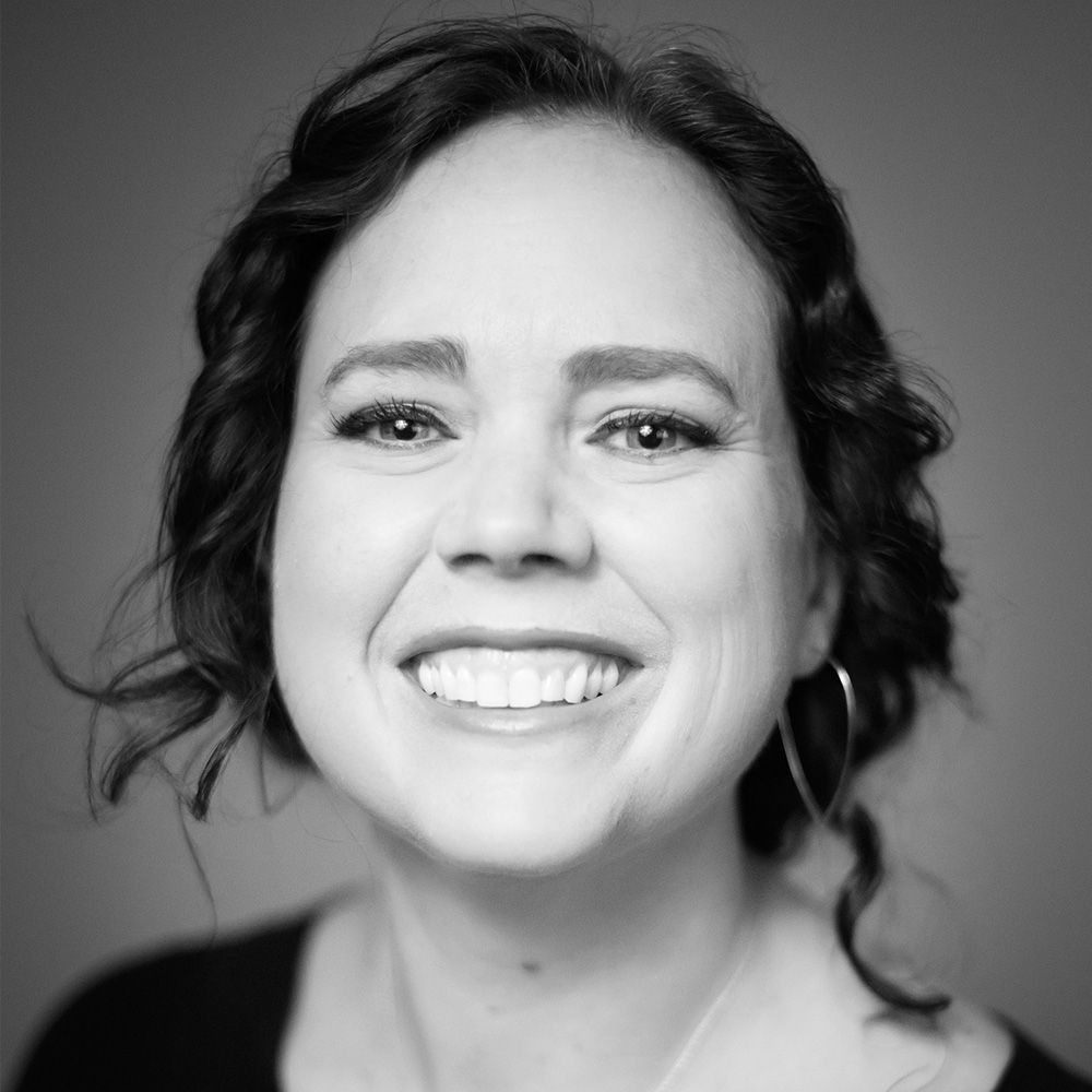 Wildlife photographer Kristi Odom against a dark background