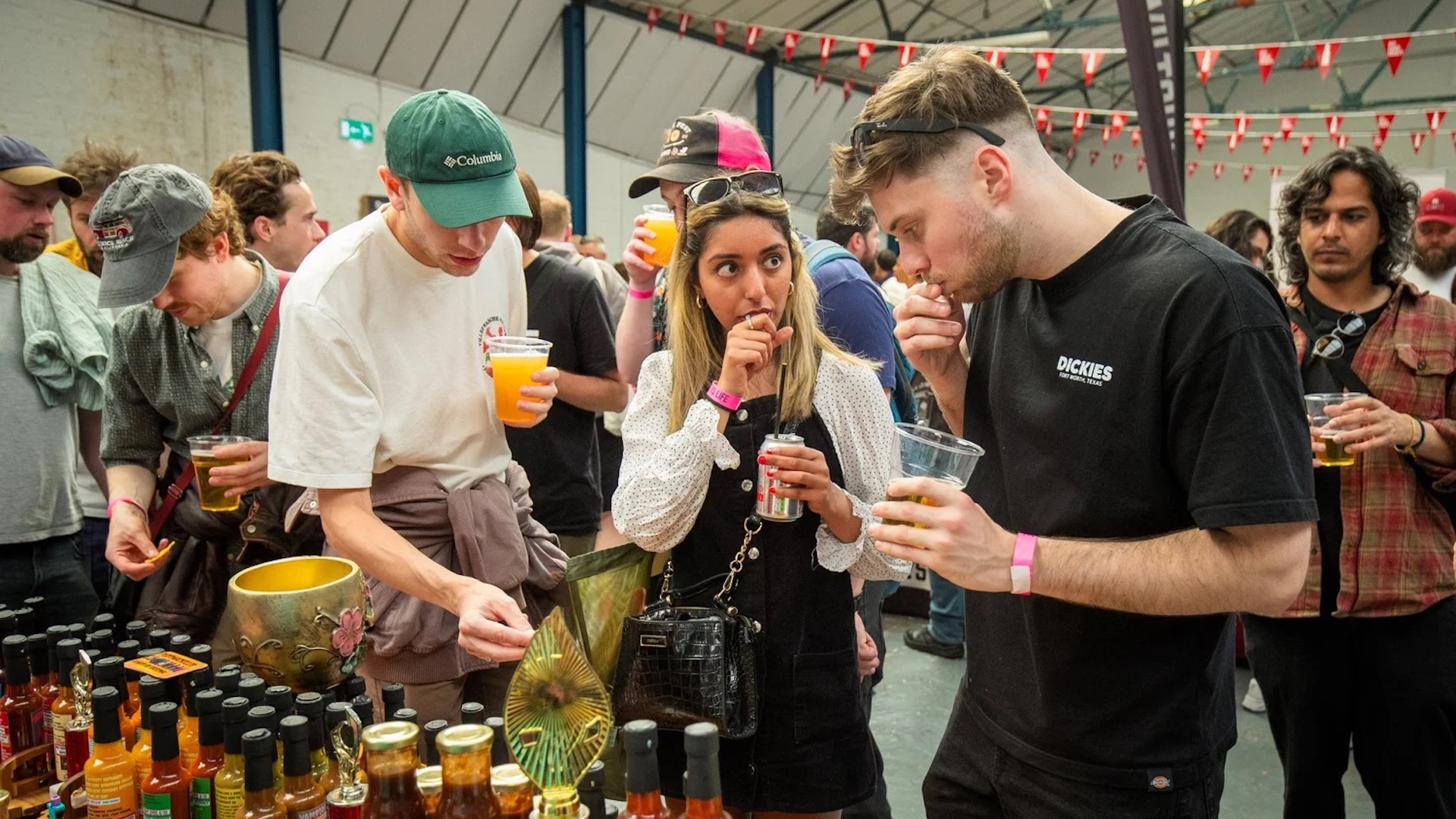 The Hot Sauce Society London - people trying the hot sauce