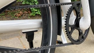 Close up of belt drive on Honbike Uni4 e-bike