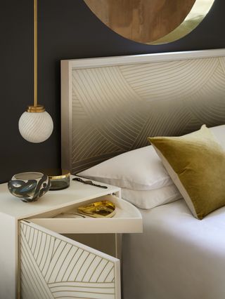 Gold accessories give the bed that extra luxuriousness