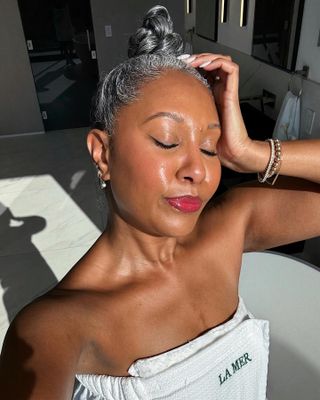 Woman over 40 with glowy skin wearing foundation.