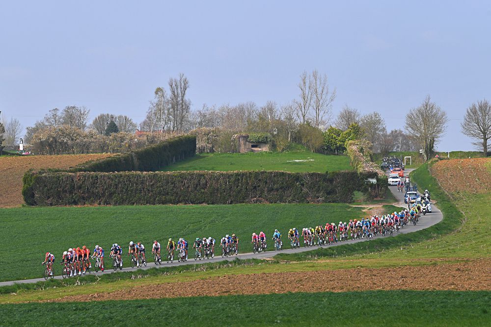 The Gent-Wevelgem peloton