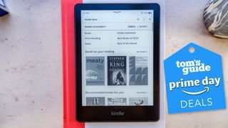 Knidle Paperwhite with Prime Day deal tag superimposed