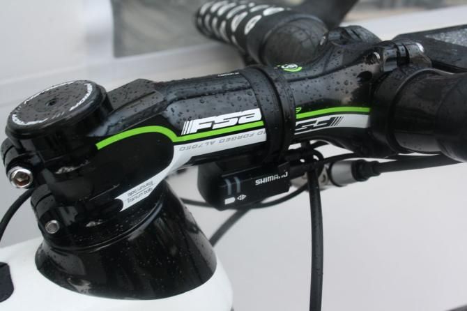 A kinked FSA OS115 stem gives Costa a lower front end