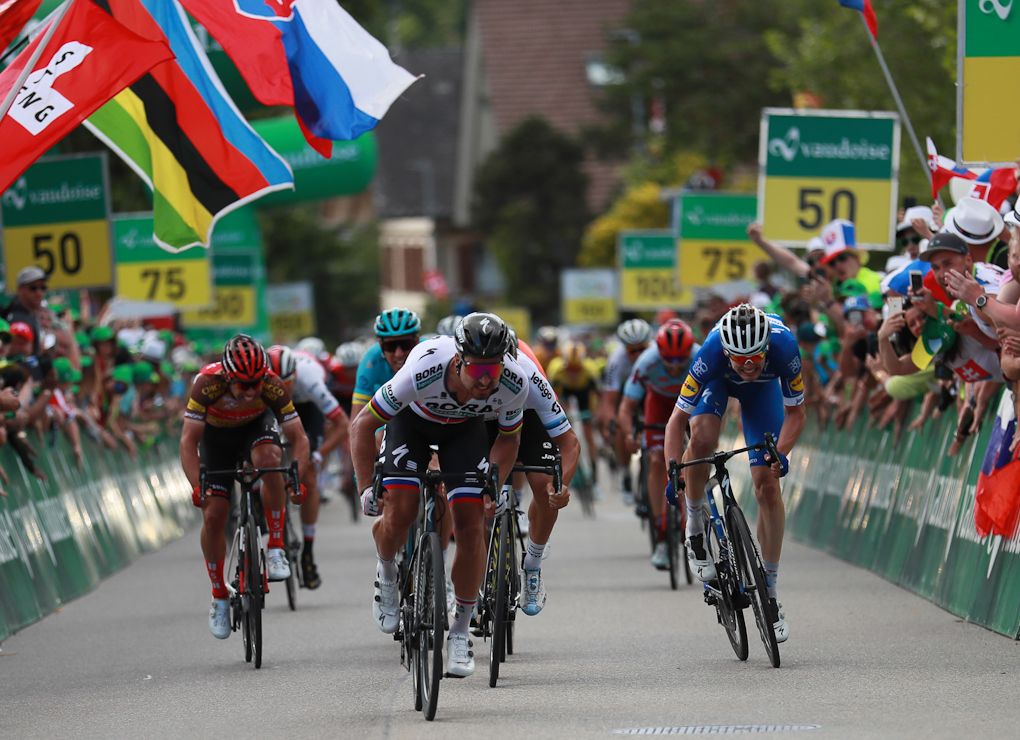 Peter Sagan takes the field sprint for second during stage 2 at Tour de Suisse