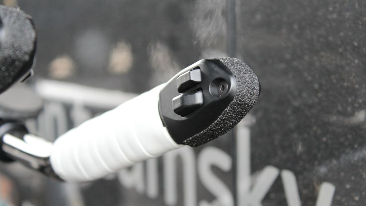 The stock Di2 TT shifters are wrapped with griptape for traction when Wiggins is holding onto the tips.