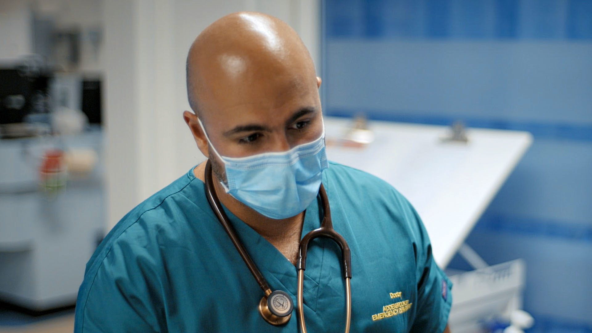 Consultant Emergency Physician Rishi Rallan in scrubs