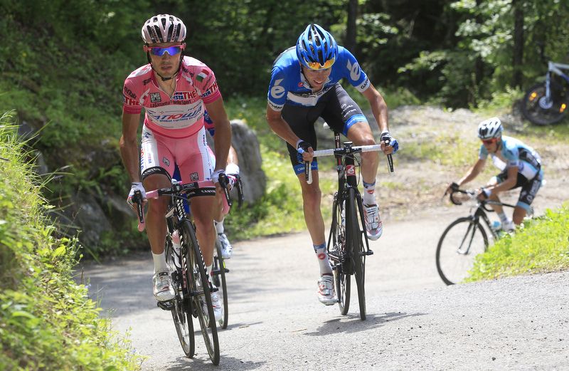 Joaquim Rodr&iacute;guez (Katusha) starting to distance Ryder Hesjedal in 2012