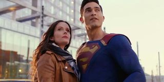 Elizabeth Tulloch and Tuler Hoechlin as Lois Lane and Superman