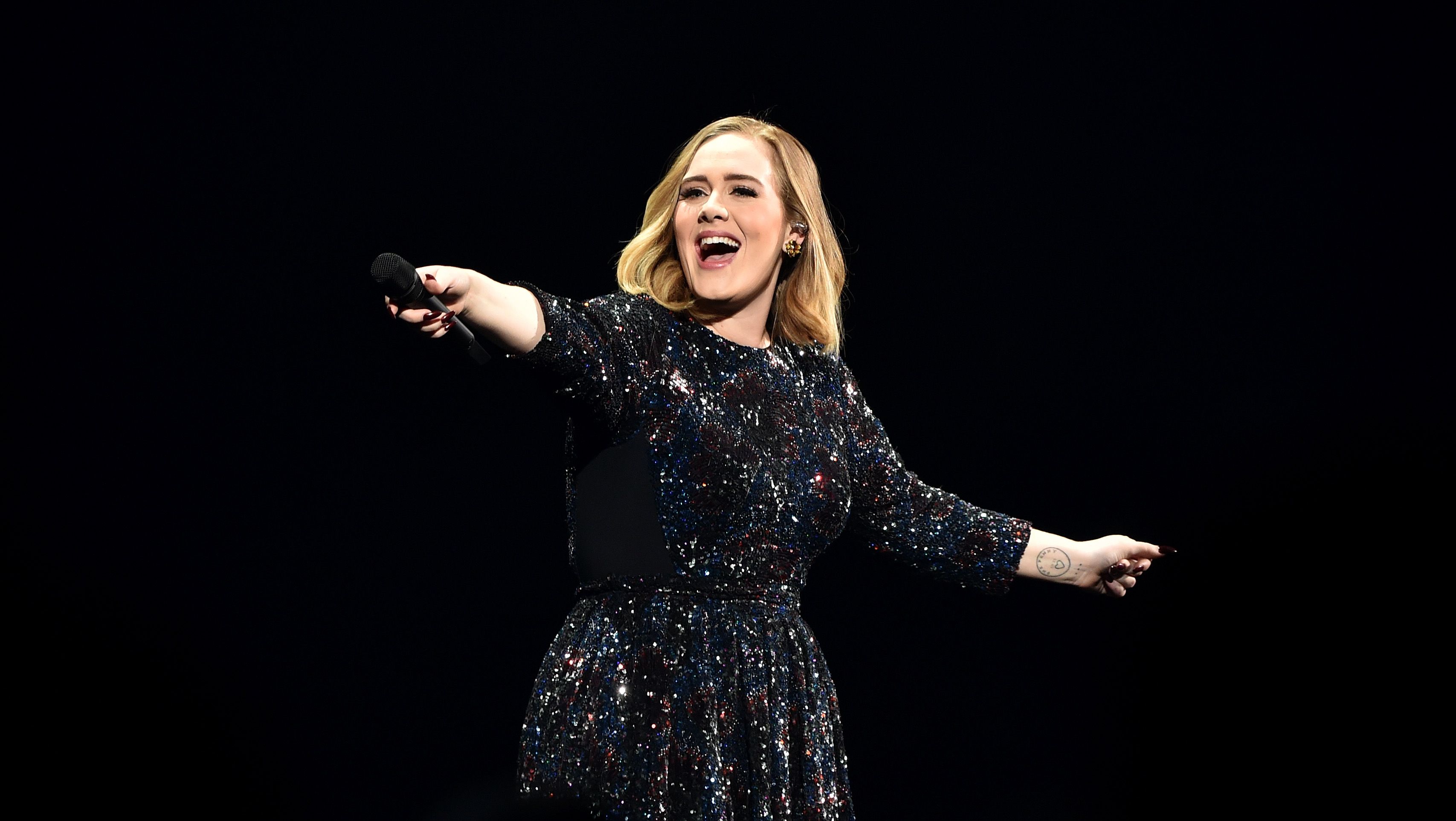Adele Wore Commission Promoting '30