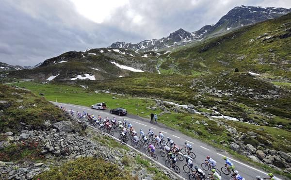 The peloton during stage 7 of the Tour de Suisse