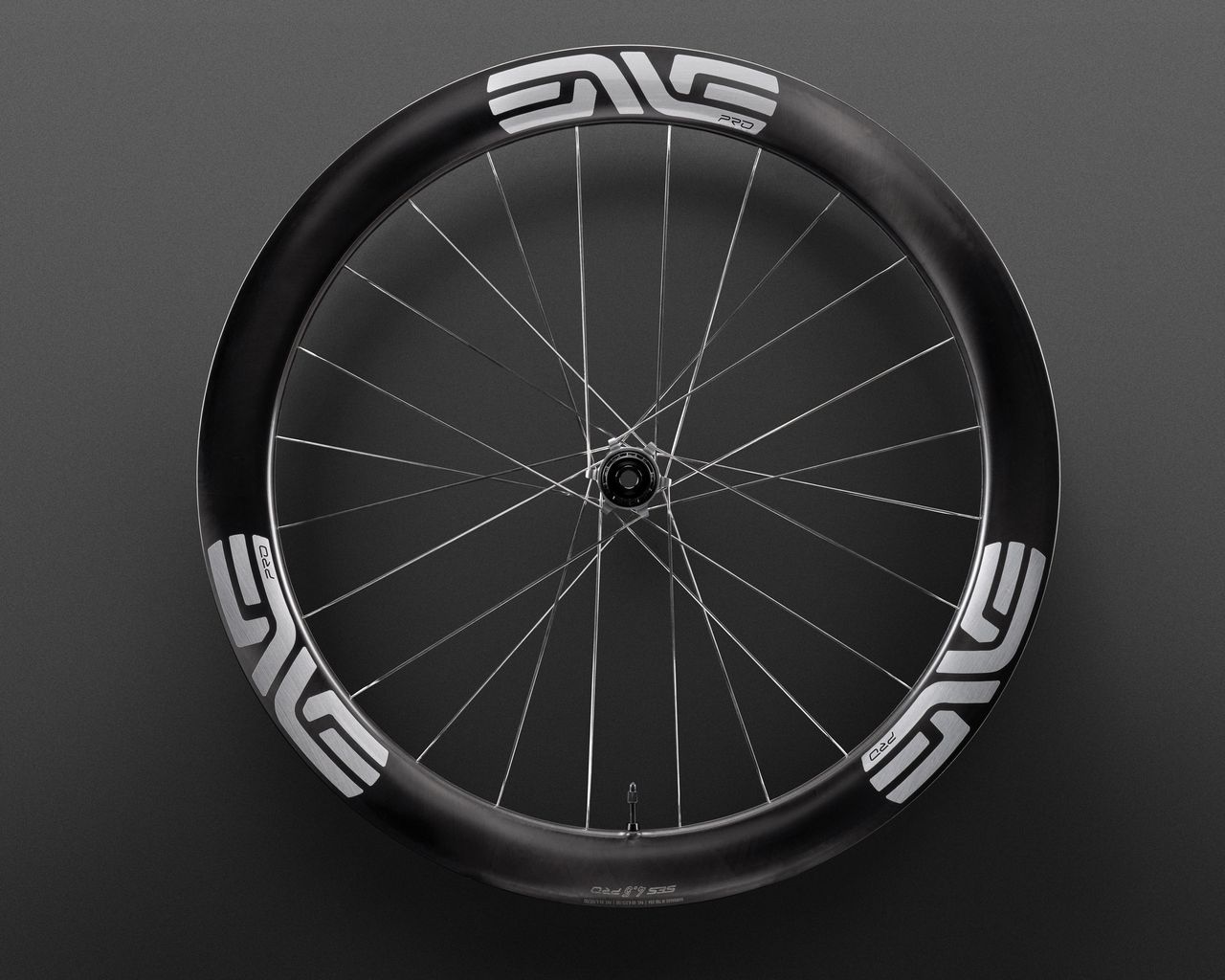 An ENVE SES 4.5 Pro wheel