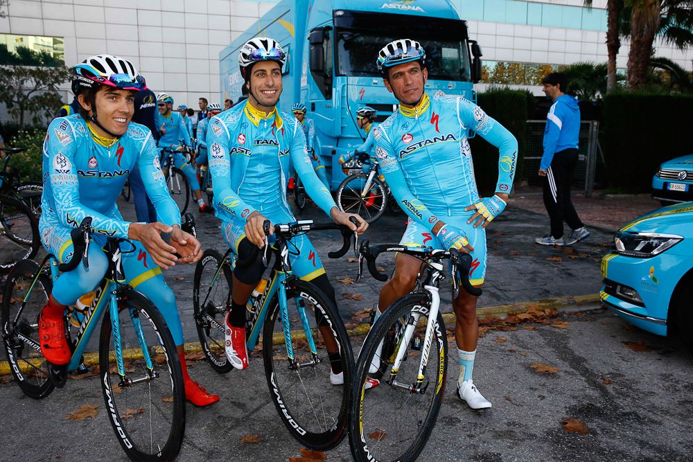 Fabio Aru flanked by Diego Rosa and Paolo Tiralongo