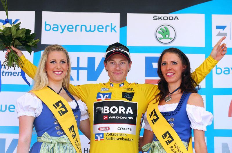 Sam Bennett in the first leader's jersey of the 2015 Bayern Rundfahrt