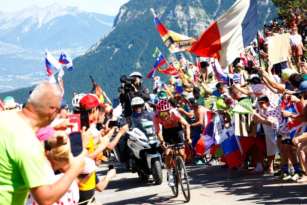 SUPERDEVOLUY LE DEVOLUY FRANCE JULY 17 Richard Carapaz of Ecuador and Team EF Education EasyPost competes in the breakaway while fans cheer during the 111th Tour de France 2024 Stage 17 a 1778km stage from SaintPaulTroisChateaux to Superdevoluy 1500m UCIWT on July 17 2024 in Superdevoluy Le Devoluy France Photo by Etienne Garnier PoolGetty Images