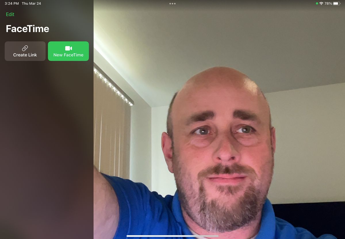 iPad Air 5 camera in FaceTime blinds closed