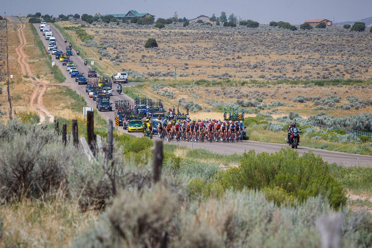 The pack rolls through the Utah countryside during stage 1