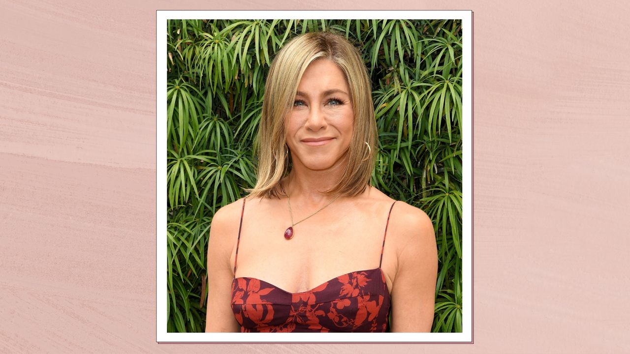 Jennifer Aniston is pictured with a warm brown smoky eye and eyeshadow eyeliner look whilst she arrives at the Emmy FYC Event For Apple TV+&#039;s &quot;The Morning Show&quot; at Paramount Studios on June 02, 2024 in Los Angeles, California/ in a pink template