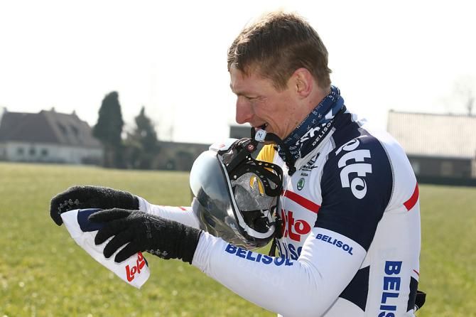 Andre Greipel (Lotto Belisol) shows his pro skills