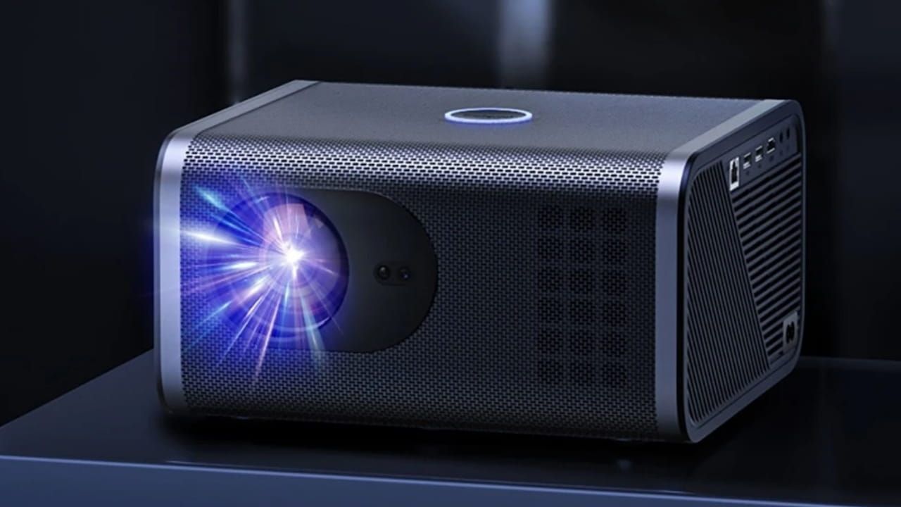 World's largest PC vendor quietly unveils a business projector that ...