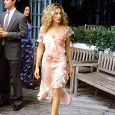 carrie bradshaw summer outfits