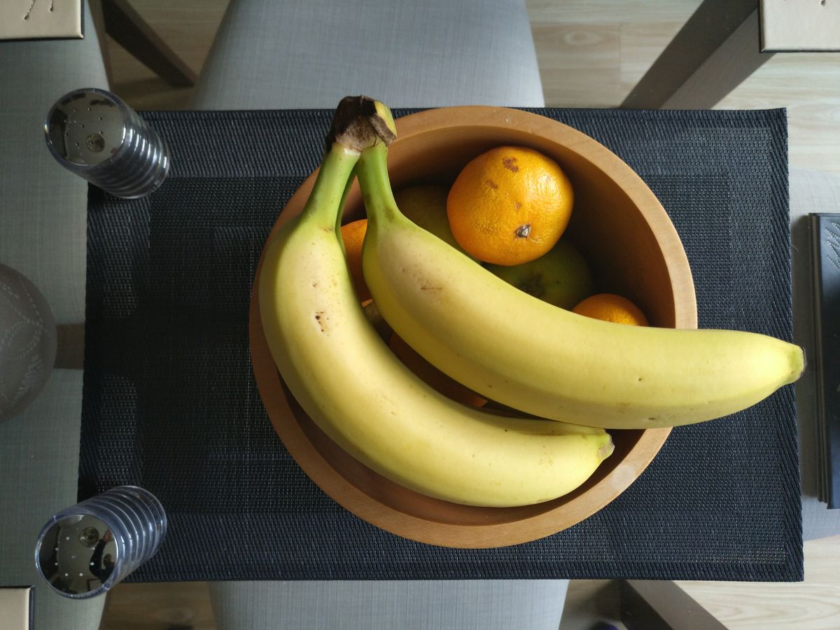 In indoor lighting the Nubia Z11 still picks out good color, though the focus is softer.