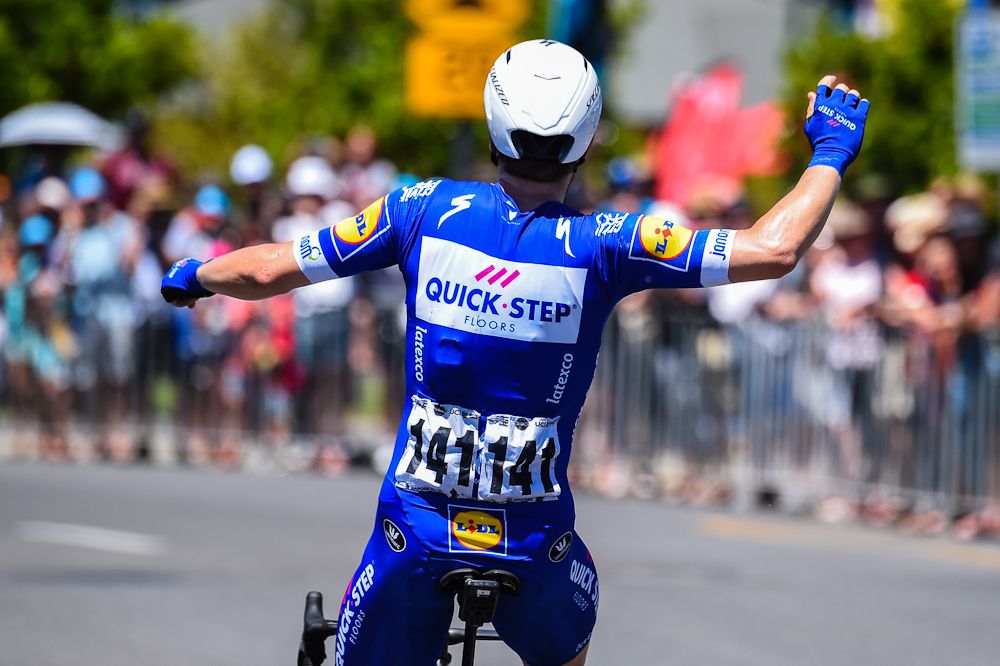 Elia Viviani celebrates his stage 3 win