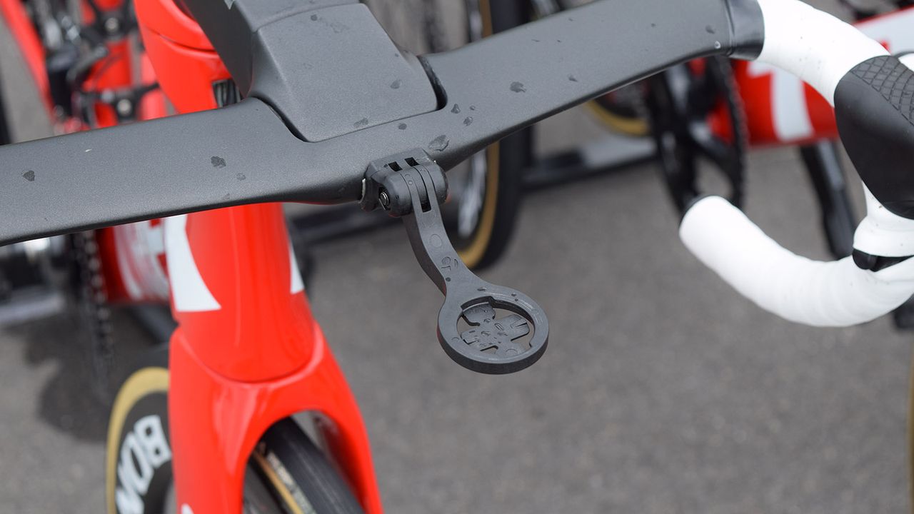While some of the new cockpits have completely disregarded computer mount compatability, some brands have made proprietary mounts