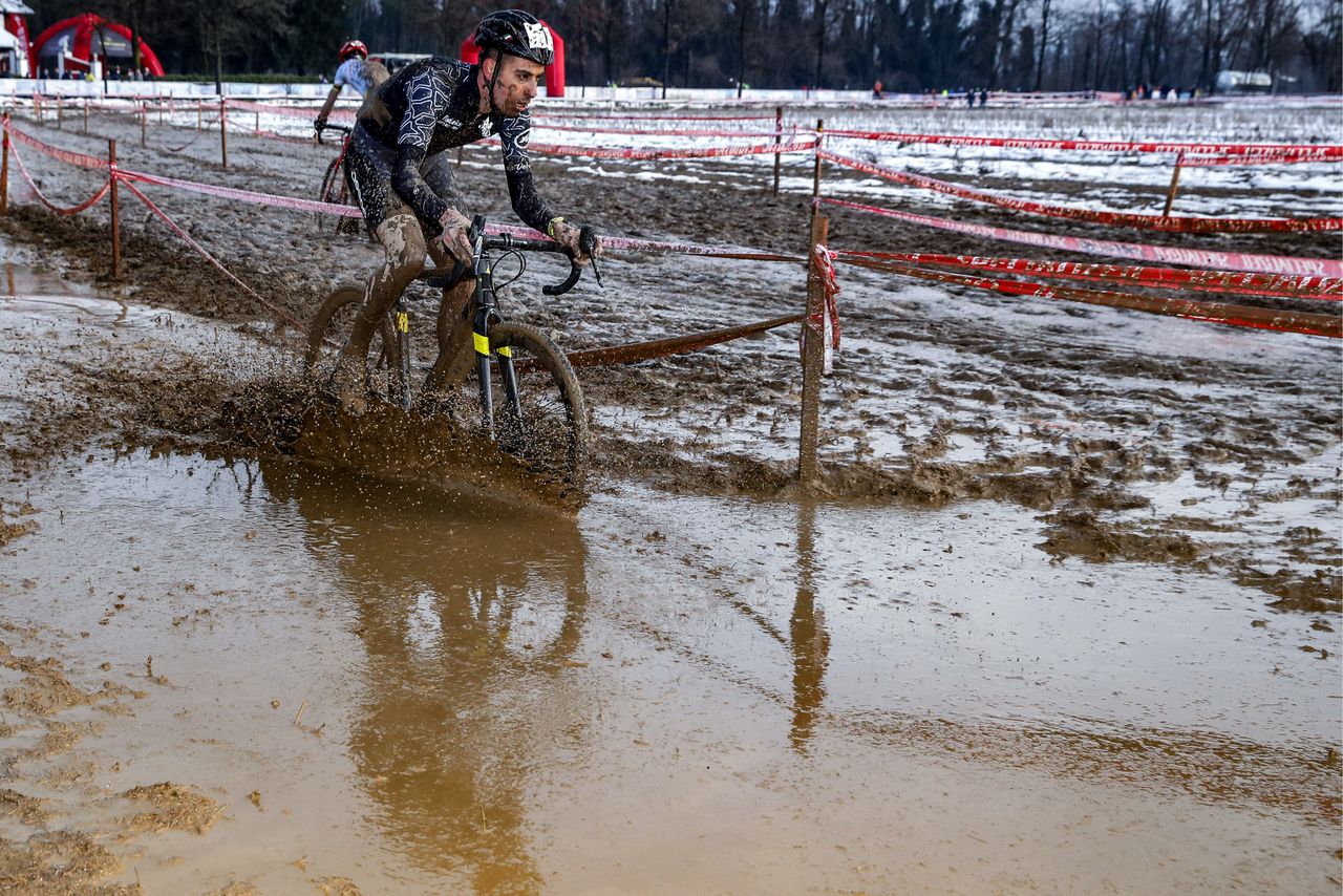 Fabio Aru in cyclo-cross action with Qhubeka Assos