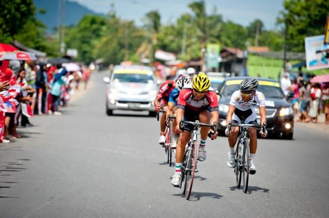 Five riders escaped from the bunch