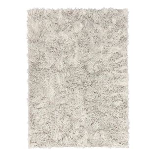 A light grey shag rug