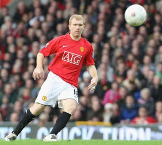 Paul Scholes in action for Manchester United against Tottenham in 2008.