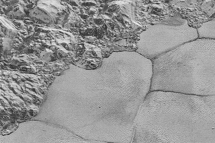 Pluto&#039;s Sputnik Planum shoreline