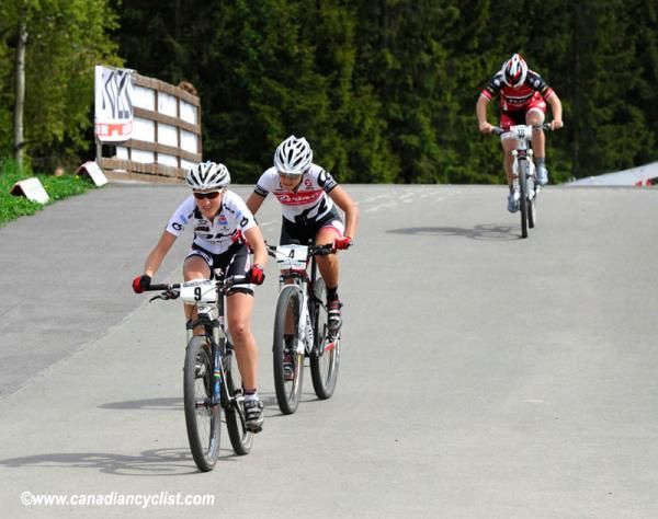 Julie Bresset (BH - SR Suntour - Peisey Vallandry) and Rowena Fry drop Tracy Moseley to move on in the first round