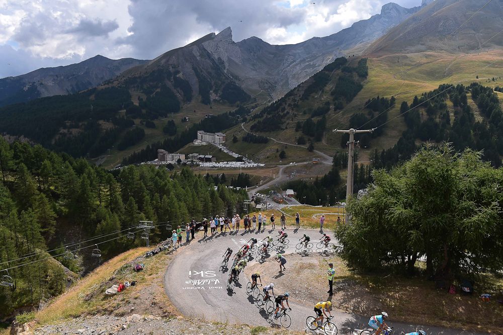 The GC group climbs Col d&rsquo;Allos during stage 17.