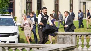Zeeko Zaki as OA in FBI's Season 5 premiere with bomb