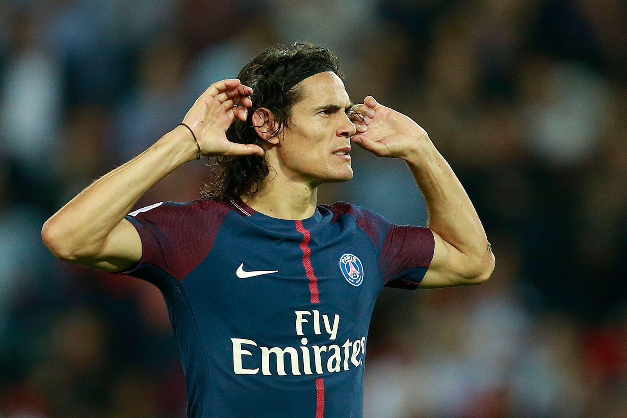 Edinson Cavani celebrates after scoring for PSG, 2017