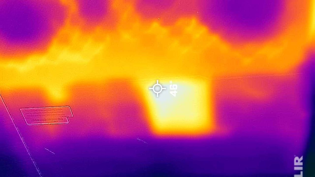 MSI Titan GT77 FLIR heat