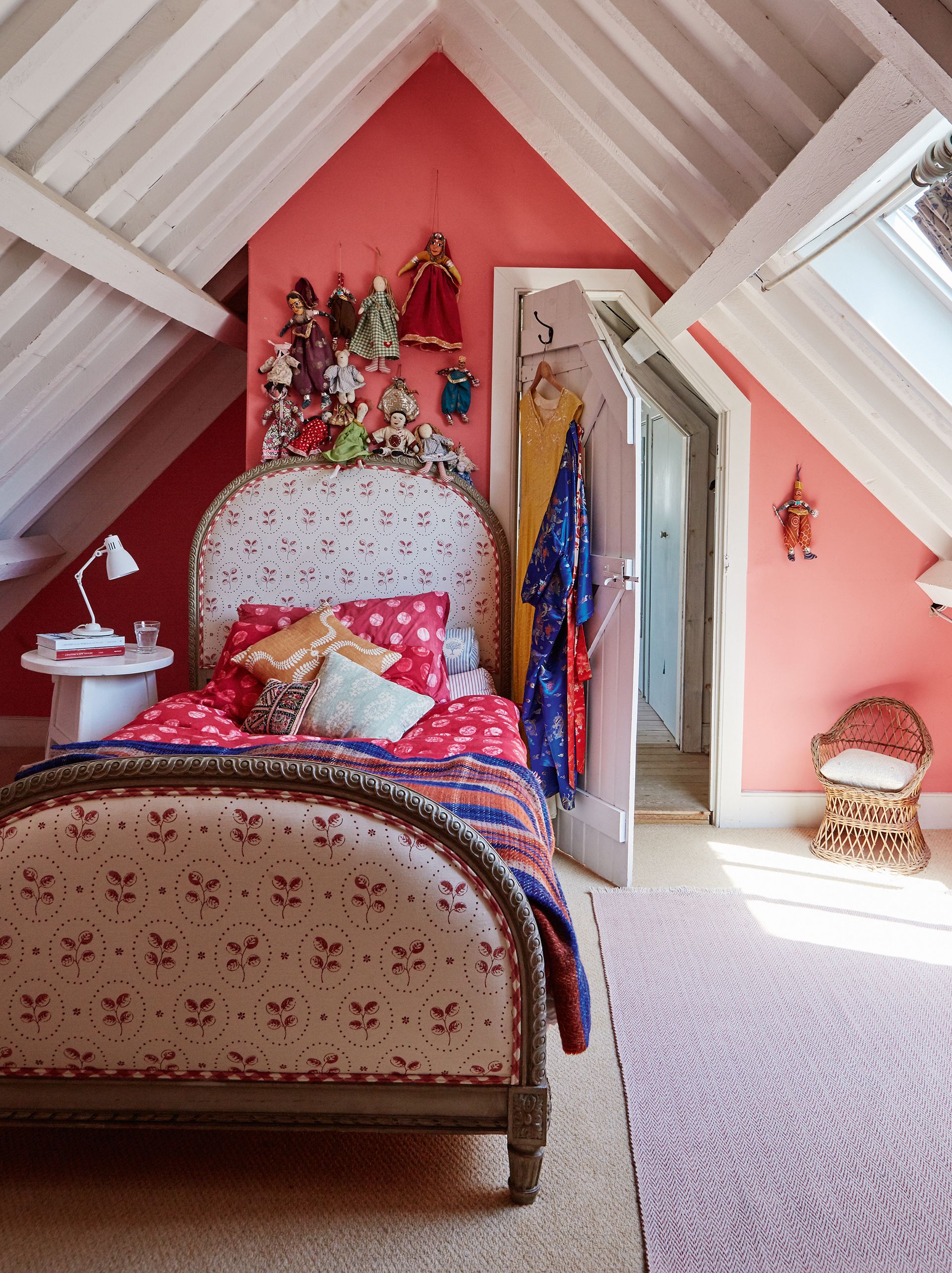 Kids bedroom with a coral feature wall