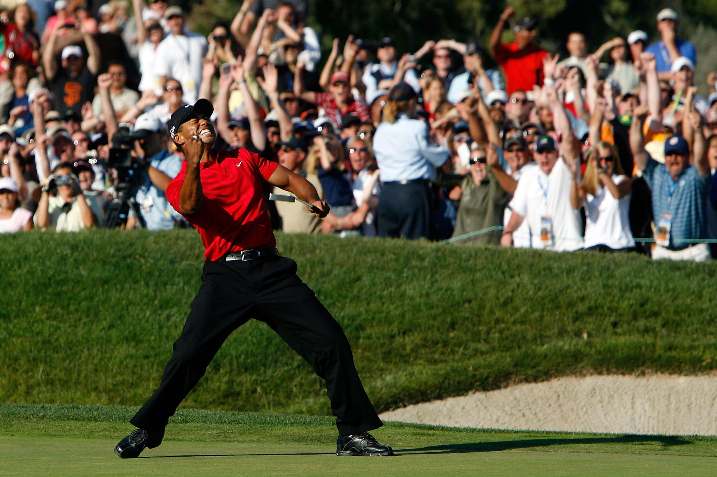 Tiger Woods celebrates winning the 2008 US Open