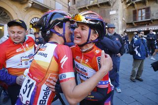 Lizzie Armitstead and Megan Guarnier (Boels Dolmans) celebrate