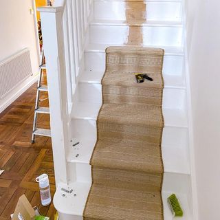 staircase with fitting the rugs and carpet