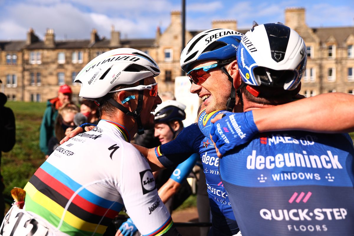 Picture by SWpixcom 11092021 Cycling AJ Bell Tour of Britain Stage 7 Hawick to Edinburgh Scotland Yves Lampaert celebrates stage 7 victory with team mates Mark Cavendish and Julian Alaphilippe