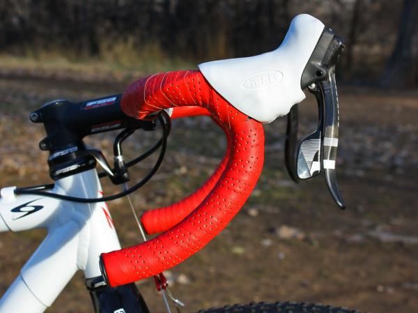 Like most pro 'cross riders, Dombroski runs her levers high on the bars.