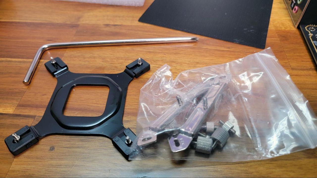 Mounting hardware for a CPU cooler