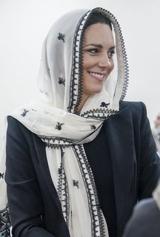 Kate Middleton wears traditional headscarf